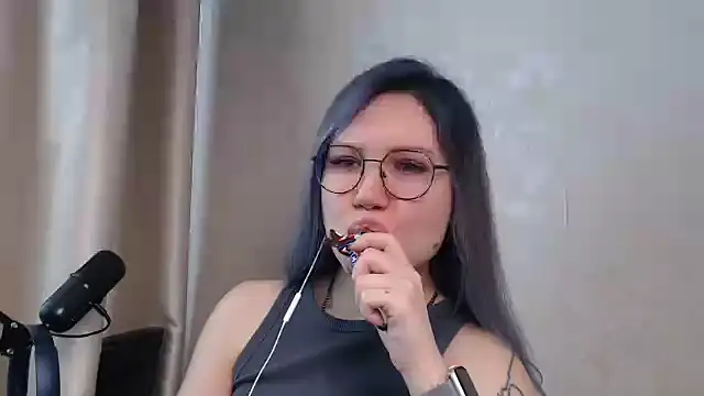 Snapshot of Kyserina chatting on 10-09-25, 10:35 Kyserina online show from 10-09-25, 10:35