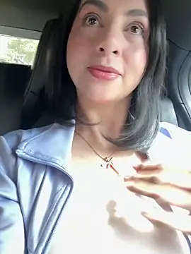 LlianneDiamond1 online show from 11-30-25, 03:05