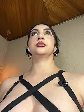 Snapshot of LlianneDiamond1 chatting on 07-24-26, 02:48 LlianneDiamond1 online show from 07-24-26, 02:48