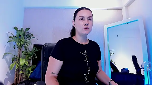 Iris Parkerr online show from 12-15-25, 11:58