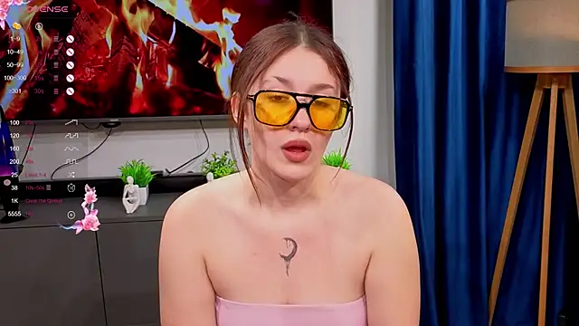 MarlaSemonick online show from 10-12-25, 07:13
