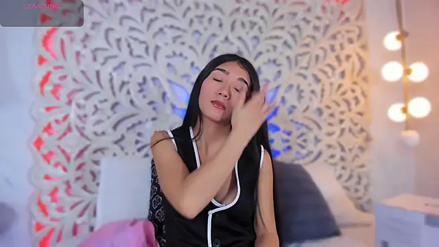 Mariana Kalo online show from 11-28-25, 05:04