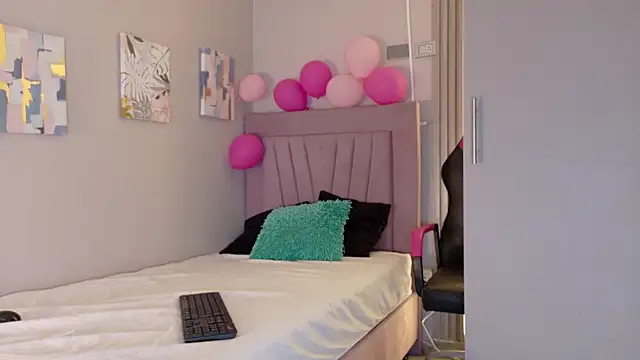 meli peach1 online show from 11-19-25, 07:25