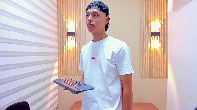 Snapshot of Frayhot777 chatting on 02-10-26, 07:29 Frayhot777 online show from 02-10-26, 07:29