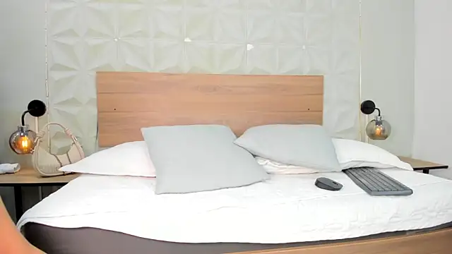 ValeryTrans  online show from 04-13-26, 06:24