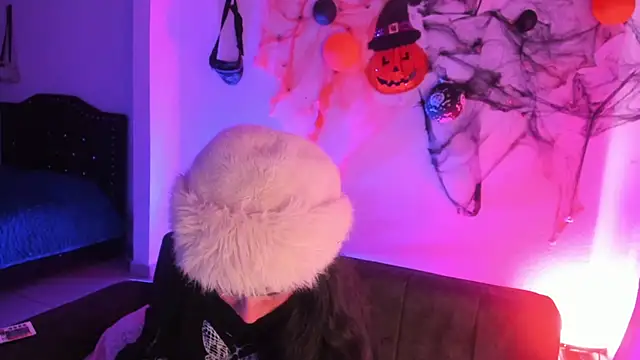 kitty  chs online show from 11-11-25, 01:55