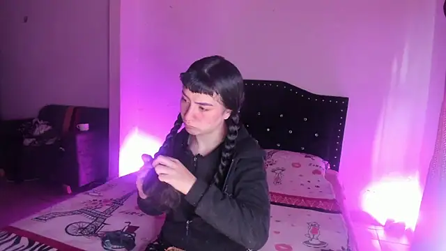 kitty  chs online show from 11-29-25, 11:13