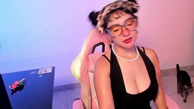 Snapshot of kitty__chs chatting on 06-16-26, 05:10 kitty chs online show from 06-16-26, 05:10