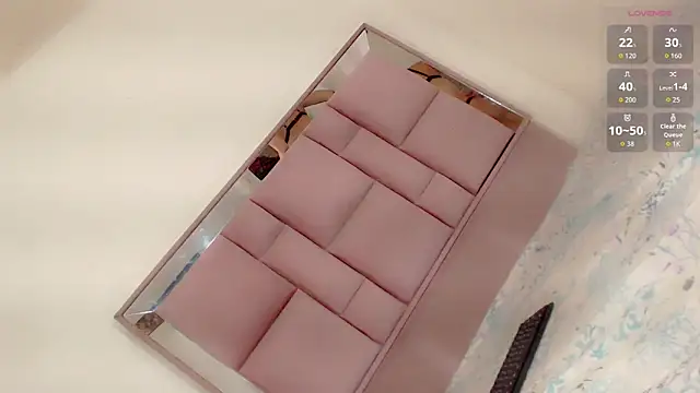 roxanawillts online show from 10-24-25, 03:52