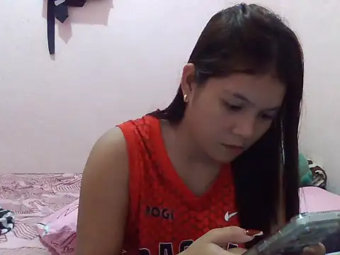 Snapshot of _charmingpixie15 chatting on 12-23-25, 07:28 charmingpixie15 online show from 12-23-25, 07:28