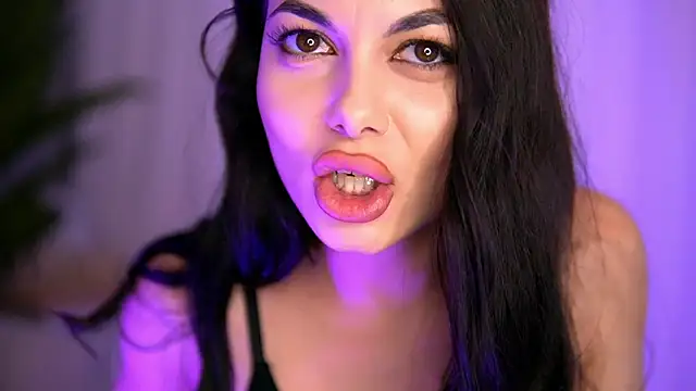 Snapshot of SierraVyx chatting on 11-06-25, 11:00 SierraVyx online show from 11-06-25, 11:00