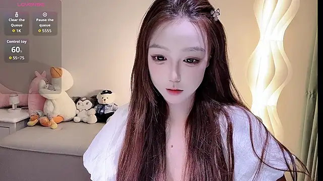 Luna--1 online show from 07-26-26, 04:14