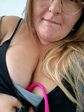 Snapshot of HornyBella88 chatting on 10-05-25, 10:46 HornyBella88 online show from 10-05-25, 10:46