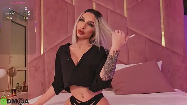 Snapshot of AriannaLure chatting on 10-11-25, 06:28 AriannaLure online show from 10-11-25, 06:28