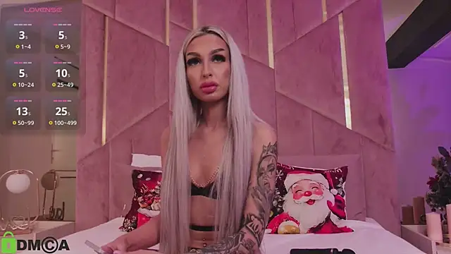 Snapshot of AriannaLure chatting on 12-14-25, 07:40 AriannaLure online show from 12-14-25, 07:40