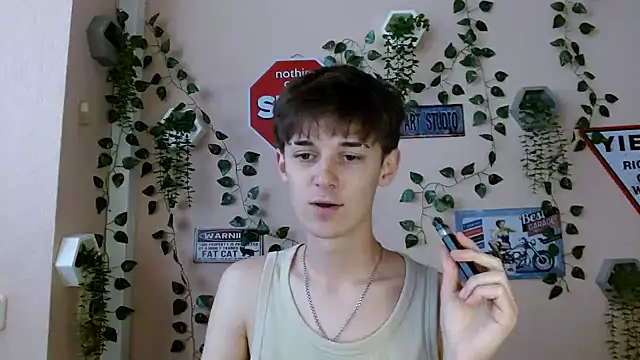 Snapshot of Hoot_Dude_ chatting on 10-05-25, 01:20 Hoot Dude  online show from 10-05-25, 01:20