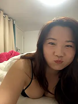 Snapshot of Momo-9988 chatting on 01-19-26, 04:11 Momo-9988 online show from 01-19-26, 04:11