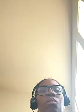 YeahhhitsBreezy online show from 10-13-25, 06:41