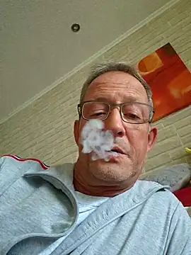 Snapshot of TommyTom76 chatting on 10-05-25, 02:04 TommyTom76 online show from 10-05-25, 02:04