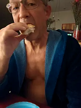 Snapshot of TommyTom76 chatting on 10-22-25, 05:41 TommyTom76 online show from 10-22-25, 05:41