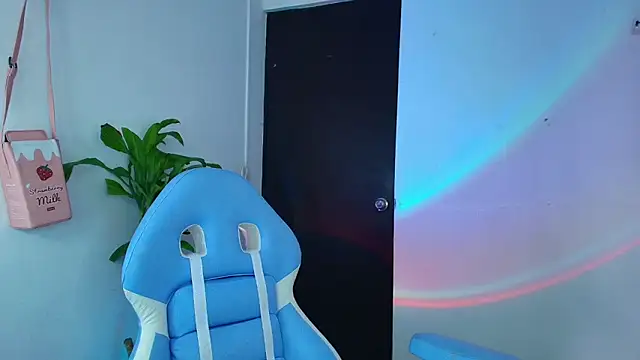 Snapshot of Hinata_21_ chatting on 10-24-25, 05:09 Hinata 21  online show from 10-24-25, 05:09