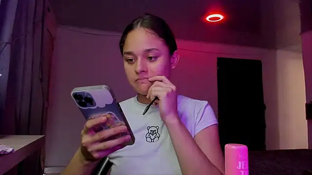 Snapshot of LittleCheerry69 chatting on 10-18-25, 02:29 LittleCheerry69 online show from 10-18-25, 02:29