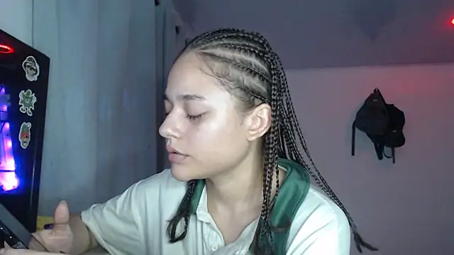 Snapshot of LittleCheerry69 chatting on 11-28-25, 03:47 LittleCheerry69 online show from 11-28-25, 03:47