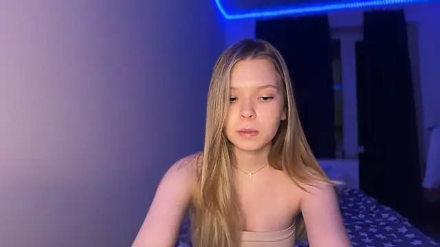 Snapshot of CandysRose chatting on 12-22-25, 08:28 CandysRose online show from 12-22-25, 08:28