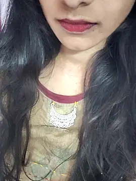 Queen-Bee143 online show from 02-10-26, 06:50