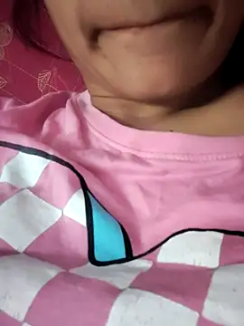 Queen-Bee143 online show from 02-19-26, 03:13