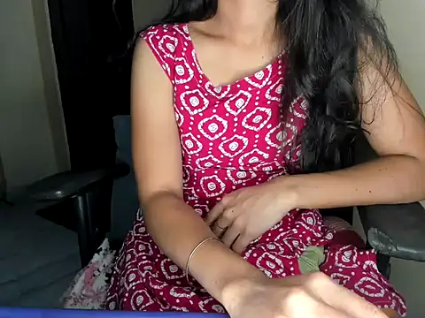 Queen-Bee143 online show from 04-23-26, 12:12