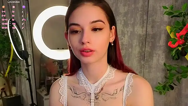 Snapshot of LunaraRada chatting on 02-03-26, 07:19 LunaraRada online show from 02-03-26, 07:19