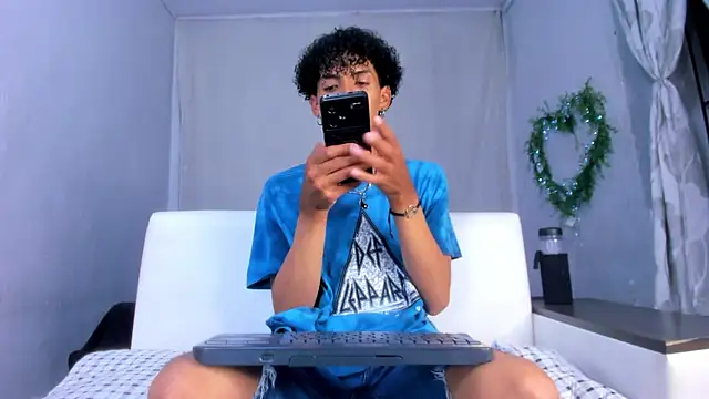 Snapshot of josesweet_ chatting on 10-24-25, 11:01 josesweet  online show from 10-24-25, 11:01