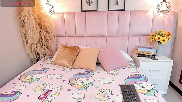 Charlotte hall  online show from 02-06-26, 03:22