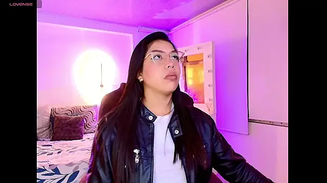 kloe28 online show from 11-14-25, 03:49