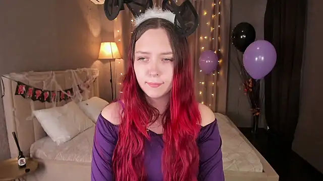 Monica  Queen online show from 10-26-25, 05:35