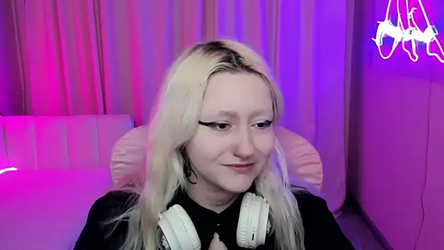 JuliaSharkk online show from 10-01-25, 08:48