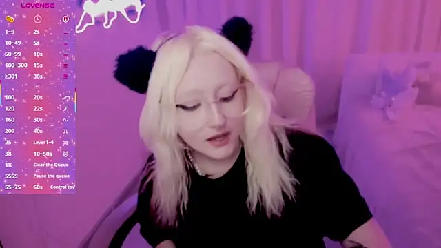 JuliaSharkk online show from 11-22-25, 10:09