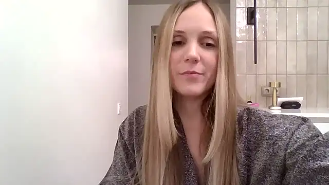 Kyrelinn online show from 10-31-25, 04:41