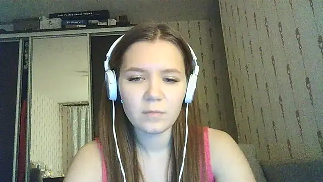 Snapshot of Kalivess chatting on 10-24-25, 08:05 Kalivess online show from 10-24-25, 08:05