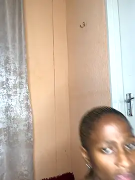 Snapshot of Caramel102004 chatting on 09-25-25, 12:25 Caramel102004 online show from 09-25-25, 12:25