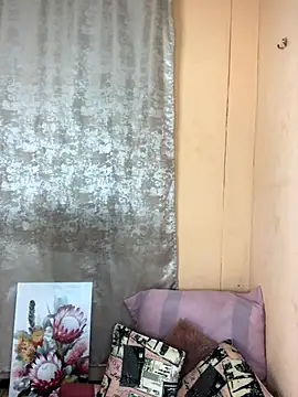 Snapshot of Caramel102004 chatting on 10-01-25, 11:00 Caramel102004 online show from 10-01-25, 11:00