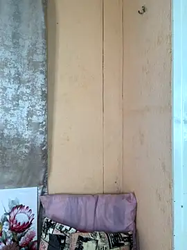 Snapshot of Caramel102004 chatting on 10-06-25, 08:17 Caramel102004 online show from 10-06-25, 08:17