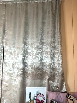 Snapshot of Caramel102004 chatting on 10-09-25, 11:58 Caramel102004 online show from 10-09-25, 11:58