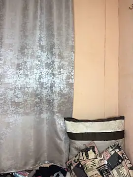 Snapshot of Caramel102004 chatting on 11-19-25, 10:21 Caramel102004 online show from 11-19-25, 10:21