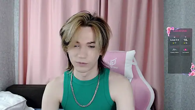 Snapshot of evan_reinhart chatting on 10-12-25, 03:22 evan reinhart online show from 10-12-25, 03:22