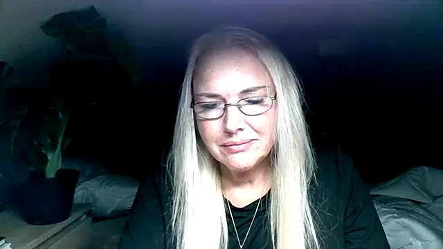Snapshot of Sandy-Summer chatting on 09-26-25, 05:28 Sandy-Summer online show from 09-26-25, 05:28