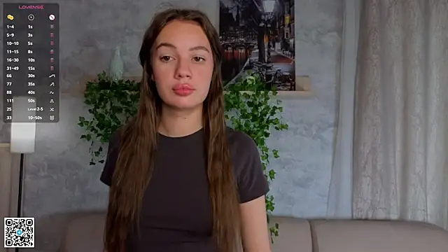 Snapshot of TashaCajune chatting on 10-15-25, 04:34 TashaCajune online show from 10-15-25, 04:34