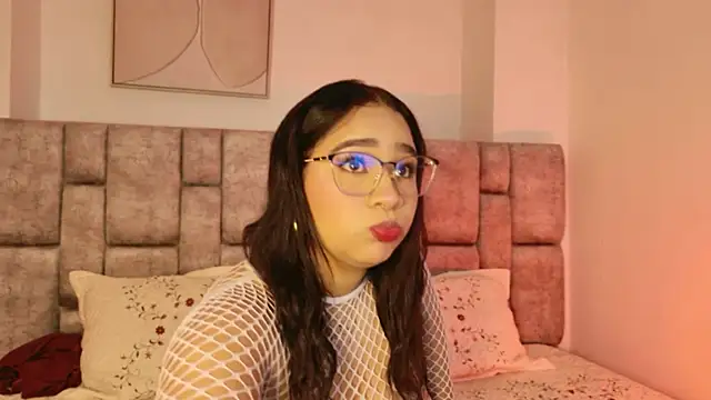 LiaraBloom online show from 10-16-25, 01:01