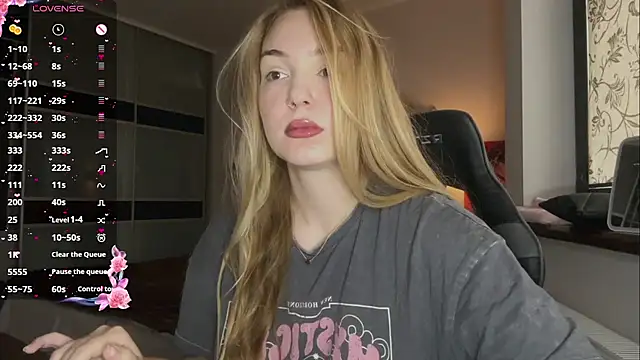 Snapshot of EvaCarter1 chatting on 10-21-25, 08:04 EvaCarter1 online show from 10-21-25, 08:04